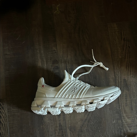 On Clouds Women's White Athletic Shoes - Picture 4 of 5